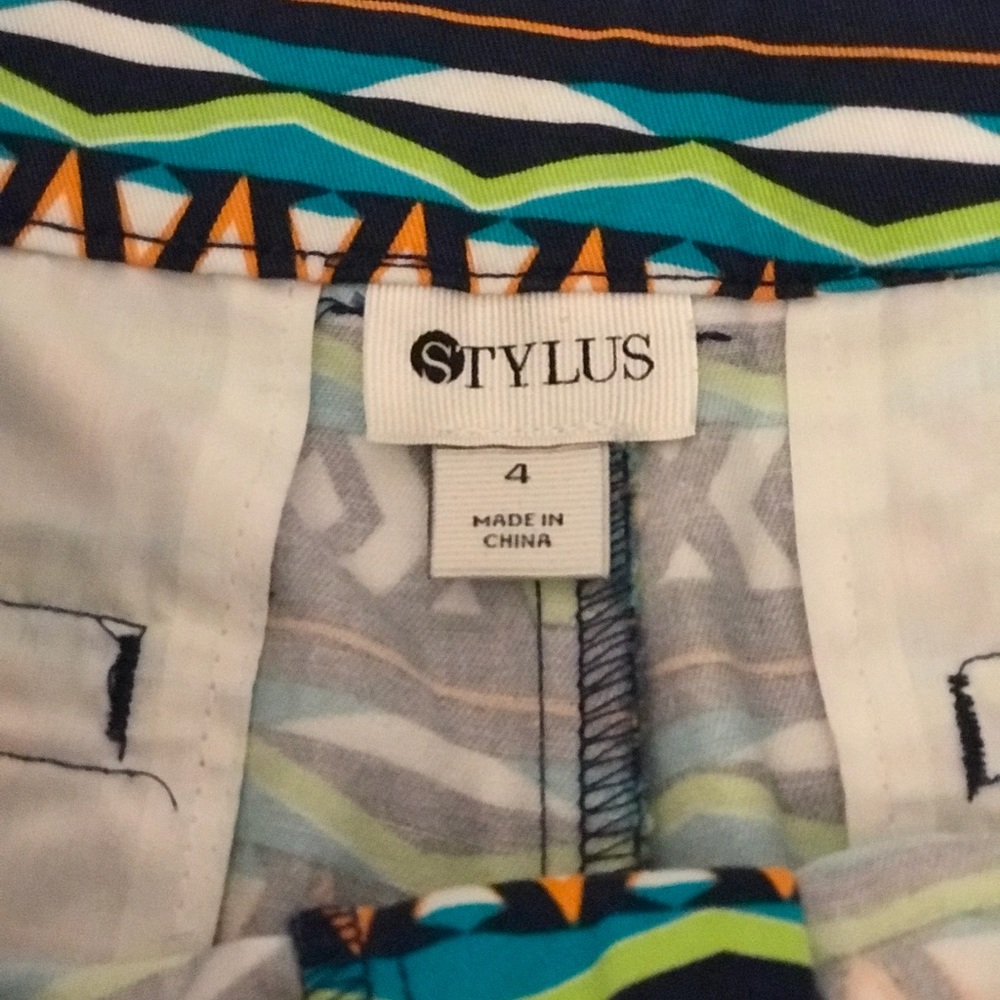 Geometric shorts - Picture 2 of 3
